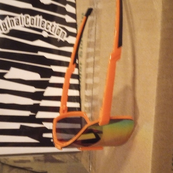 Sunglasses - Picture 2 of 5